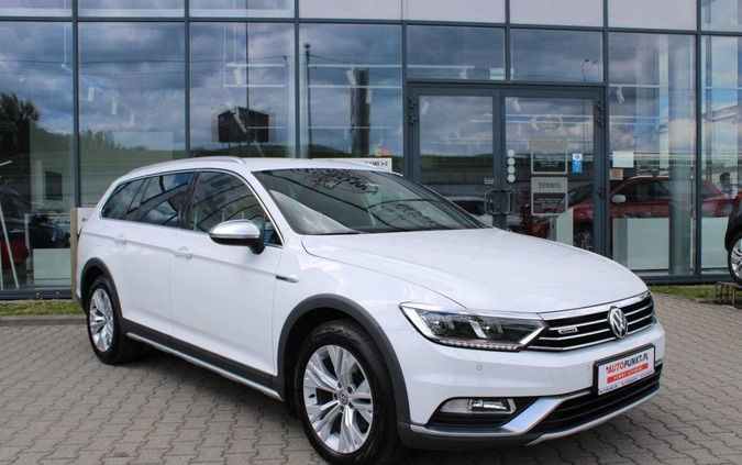 Volkswagen Passat cena 109900 przebieg: 106786, rok produkcji 2018 z Biała małe 781